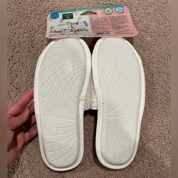 ALOE SLIPPERS Ultra Soft with Aloe Moisture size L/XL 9-11 Unisex - Picture 3 of 3